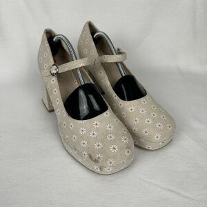 Madden Girl‎ platform Mary Jane style tan w/flower print and ankle strap FLAW